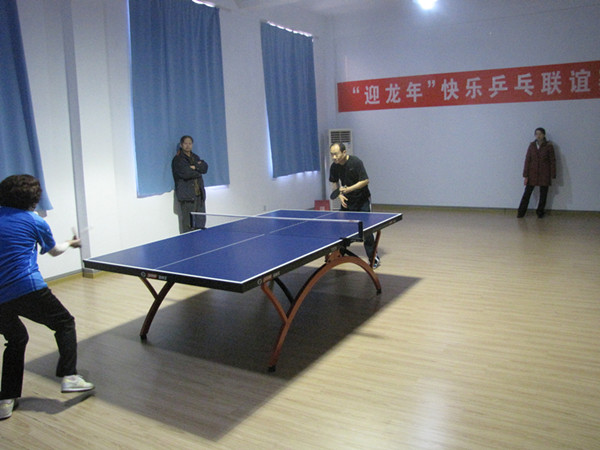 比賽在馮所長與高所長的友誼賽中開始 比賽在馮所長與高所長的友誼賽中開始