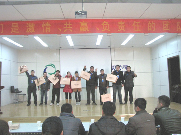 迅達康馬經理頒發進步獎 迅達康馬經理頒發進步獎