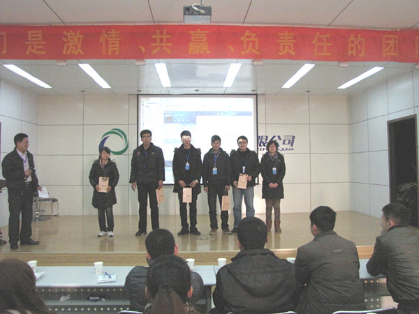 迅達康市場部劉媛媛頒發鼓勵獎 迅達康市場部劉媛媛頒發鼓勵獎