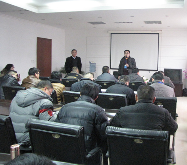 迅達康逄經理主持會議 迅達康逄經理主持會議